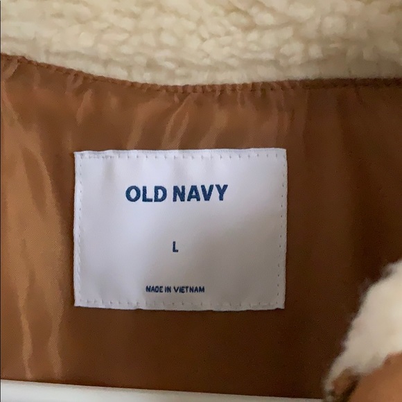 Old Navy women's faux sheepskin vest - Picture 4 of 5